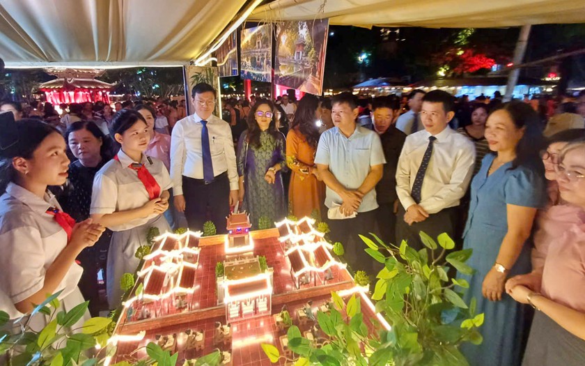 Trường THCS Chu Văn An gi&agrave;nh giải Nhất cuộc thi "T&igrave;m hiểu Di t&iacute;ch Quốc gia đặc biệt Văn Miếu - Quốc Tử Gi&aacute;m" - Ảnh 1.