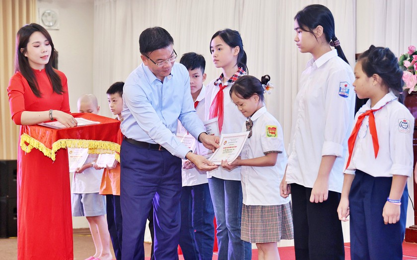 Hội Khuyến học Việt Nam tiên phong thực hành tư tưởng Hồ Chí Minh học không bao giờ cùng - Ảnh 2.