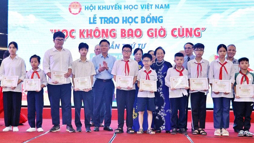 Hội Khuyến học Việt Nam tiên phong thực hành tư tưởng Hồ Chí Minh học không bao giờ cùng - Ảnh 3.