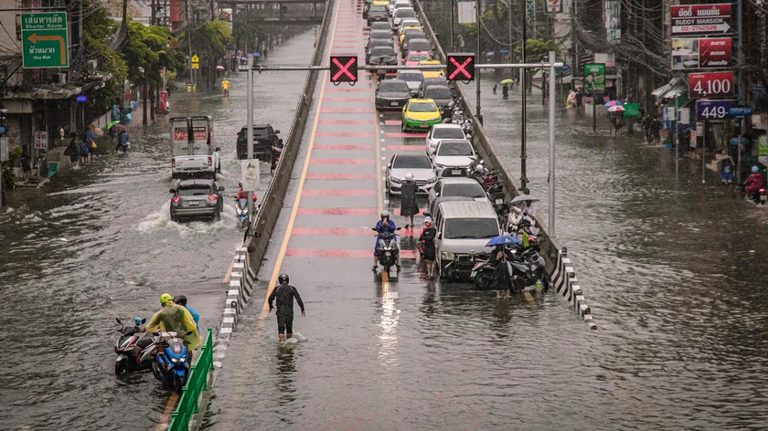 Bangkok ngập nặng, 30 chuyến bay bị cắt: Điều g&igrave; đang xảy ra giữa El Ni&ntilde;o rất mạnh? - Ảnh 1.