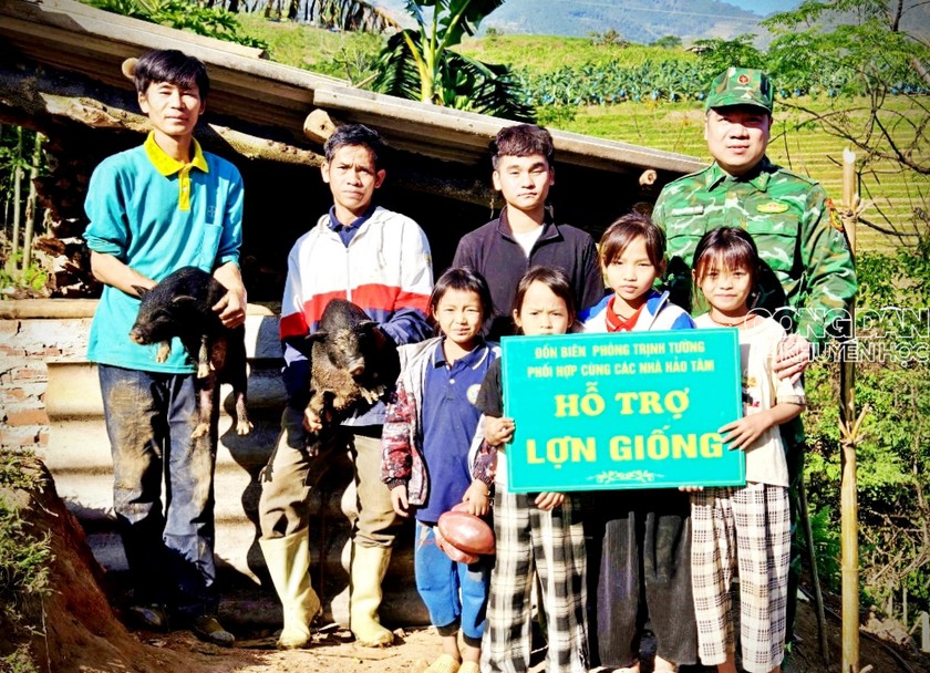 &ldquo;B&agrave; đỡ&rdquo; mang qu&acirc;n h&agrave;m xanh ở Đồn bi&ecirc;n ph&ograve;ng Trịnh Tường - Ảnh 2.