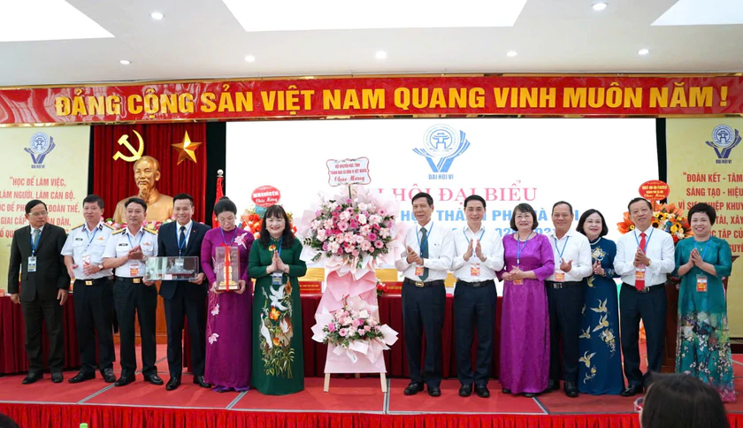 B&agrave; Nguyễn Thị Ngọc Minh t&aacute;i đắc cử Chủ tịch Hội Khuyến học H&agrave; Nội kh&oacute;a VI - Ảnh 11.