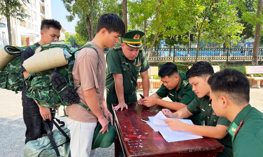 Niềm vui bước ch&acirc;n v&agrave;o Học viện Bi&ecirc;n ph&ograve;ng của ch&agrave;ng trai người Dao bi&ecirc;n giới L&agrave;o Cai - Ảnh 1.