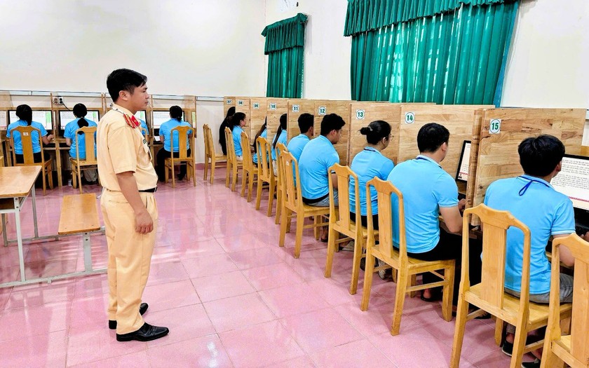 Hơn 2.400 trường hợp vi phạm bị xử l&yacute;, Cảnh s&aacute;t giao th&ocirc;ng Đồng Nai giữ giao th&ocirc;ng th&ocirc;ng suốt kỳ nghỉ lễ - Ảnh 5.