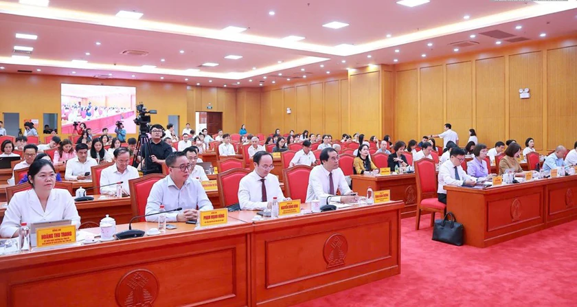 Hội thảo khoa học kỷ niệm 150 năm Ng&agrave;y sinh nh&agrave; b&aacute;o Huỳnh Th&uacute;c Kh&aacute;ng - Ảnh 5.
