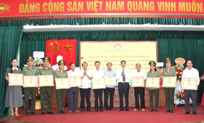 Hưng Y&ecirc;n biểu dương c&aacute;c m&ocirc; h&igrave;nh học tập ti&ecirc;u biểu, th&uacute;c đẩy khuyến học số - Ảnh 2.