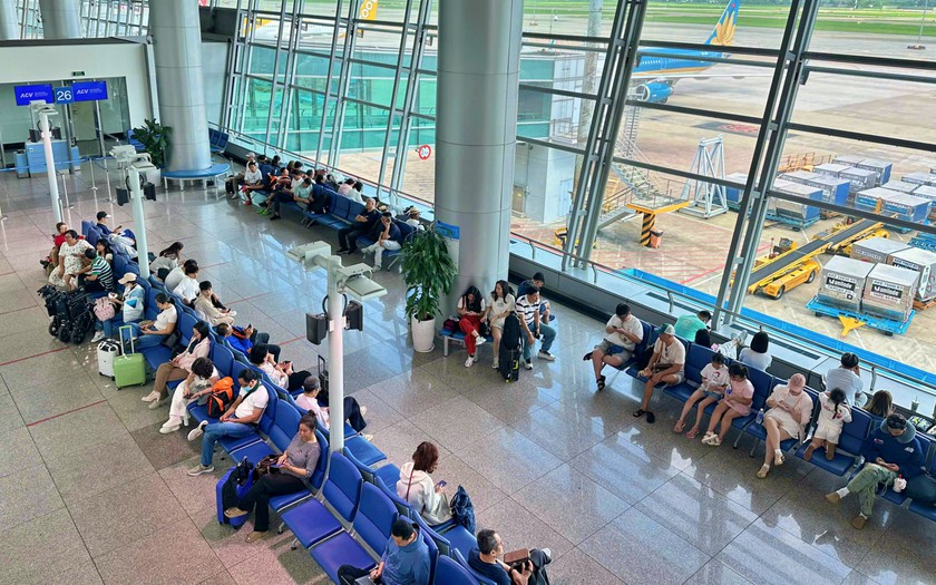 S&acirc;n bay T&acirc;n Sơn Nhất phục vụ hơn 725.000 kh&aacute;ch trong kỳ nghỉ lễ, cho thấy vận tải h&agrave;ng kh&ocirc;ng tiếp tục tăng - Ảnh 1.