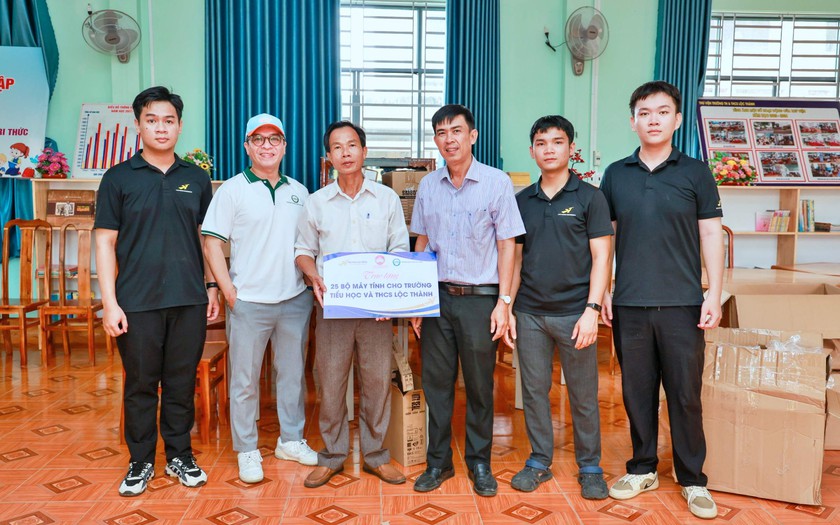 Th&ecirc;m 50 bộ m&aacute;y t&iacute;nh đến với học sinh c&aacute;c x&atilde; bi&ecirc;n giới Đồng Nai - Ảnh 2.