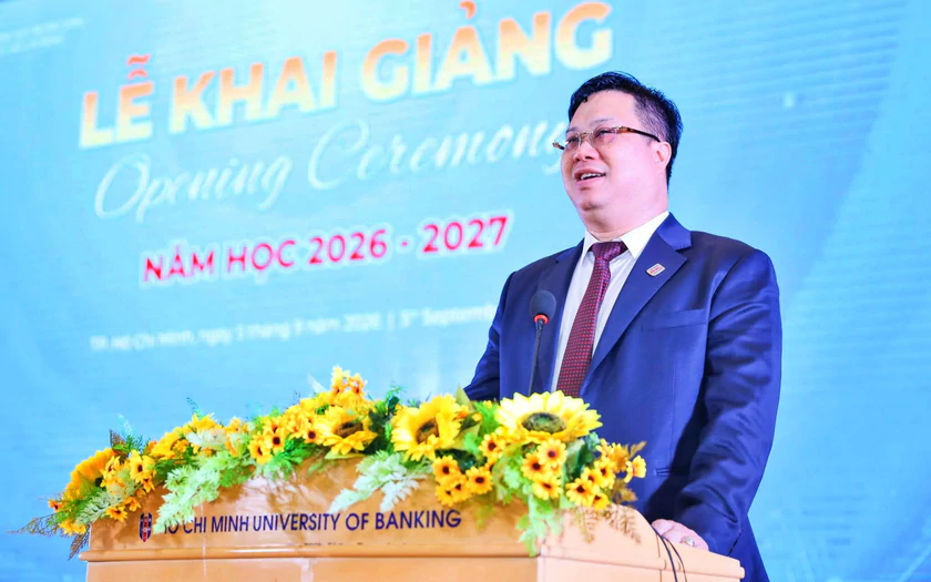 Trường Đại học Ng&acirc;n h&agrave;ng Th&agrave;nh phố Hồ Ch&iacute; Minh khai giảng năm học mới với dấu ấn 50 năm ph&aacute;t triển - Ảnh 2.