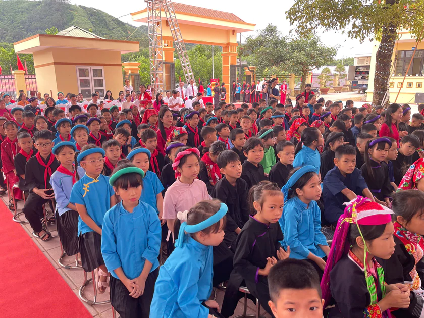 Gần 372.000 học sinh TP Quảng Ninh h&acirc;n hoan khai giảng năm học mới 2026-2027 - Ảnh 1.