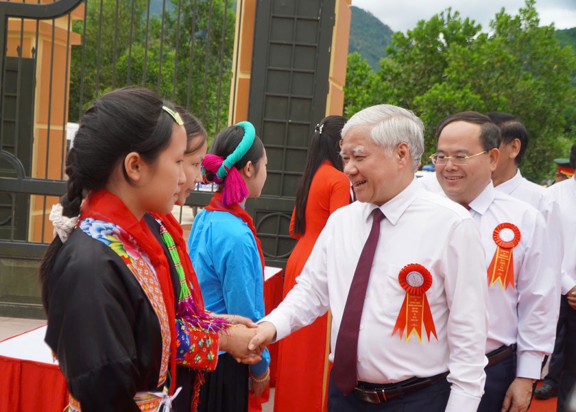 Niềm vui của học sinh các trường phổ thông nội trú tại Quảng Ninh ngày khai trường - Ảnh 1.
