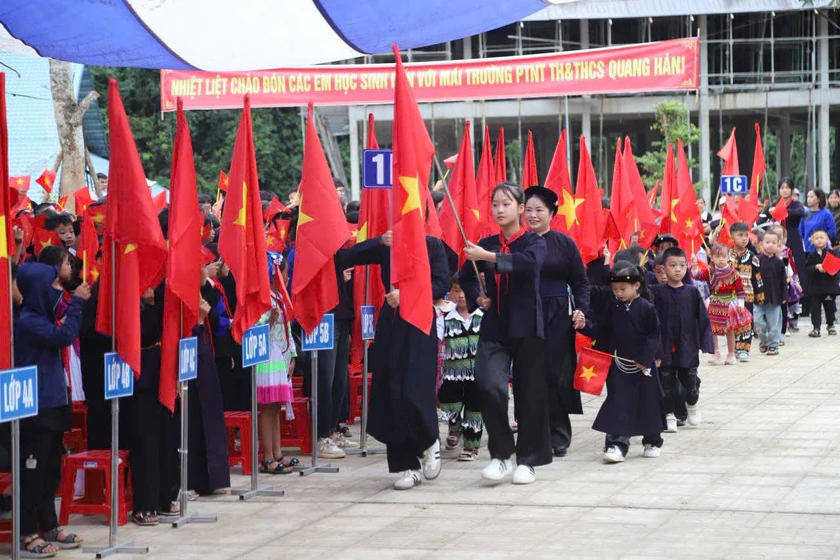 Cao Bằng vào năm học mới: Dấu ấn những ngôi trường nội trú liên cấp nơi biên cương - Ảnh 2.