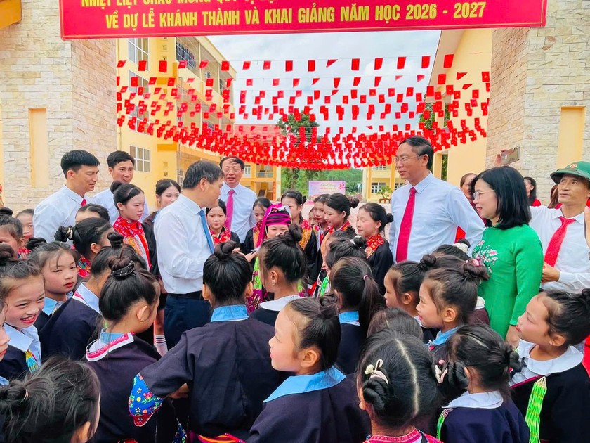 Niềm vui của học sinh các trường phổ thông nội trú tại Quảng Ninh ngày khai trường - Ảnh 7.