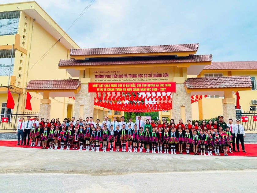 Niềm vui của học sinh các trường phổ thông nội trú tại Quảng Ninh ngày khai trường - Ảnh 5.