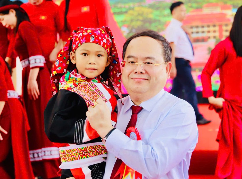 Niềm vui của học sinh các trường phổ thông nội trú tại Quảng Ninh ngày khai trường - Ảnh 4.