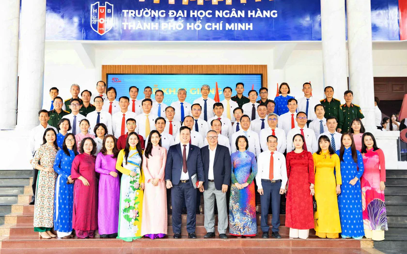 Trường Đại học Ng&acirc;n h&agrave;ng Th&agrave;nh phố Hồ Ch&iacute; Minh khai giảng năm học mới với dấu ấn 50 năm ph&aacute;t triển - Ảnh 4.
