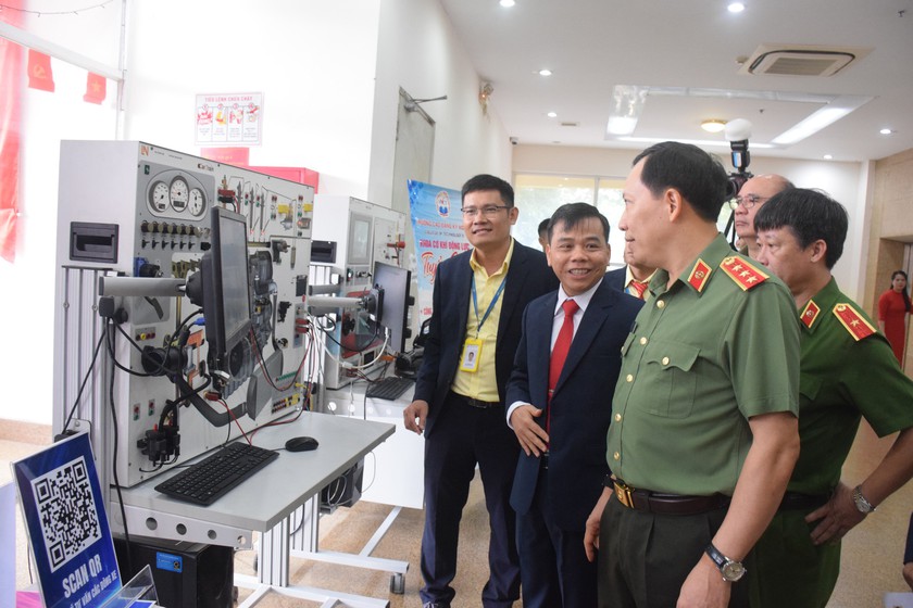 Thứ trưởng L&ecirc; Văn Tuyến dự Lễ khai giảng năm học 2026-2027 của Trường Cao đẳng Kỹ nghệ II - Ảnh 4.