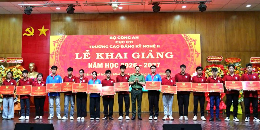 Thứ trưởng L&ecirc; Văn Tuyến dự Lễ khai giảng năm học 2026-2027 của Trường Cao đẳng Kỹ nghệ II - Ảnh 3.
