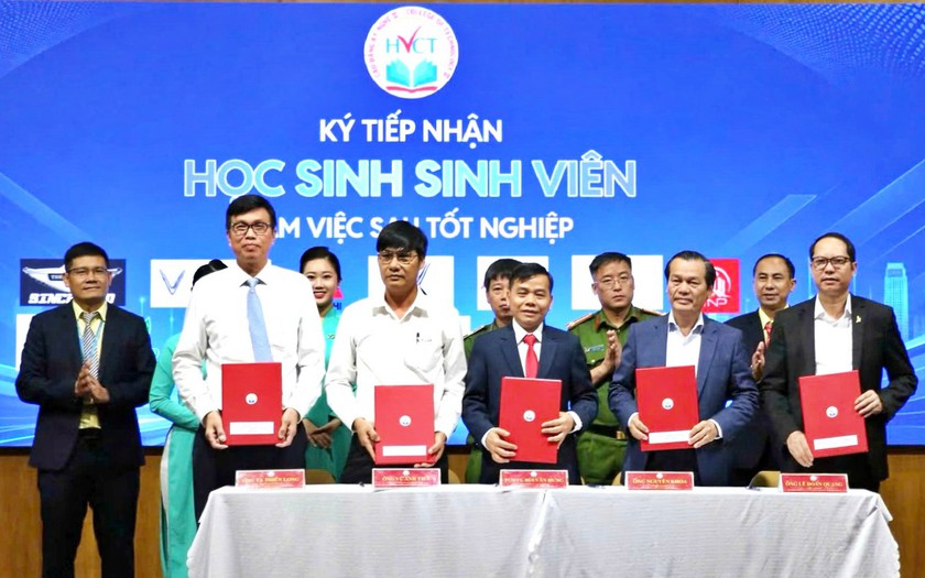 Thứ trưởng L&ecirc; Văn Tuyến dự Lễ khai giảng năm học 2026-2027 của Trường Cao đẳng Kỹ nghệ II - Ảnh 5.