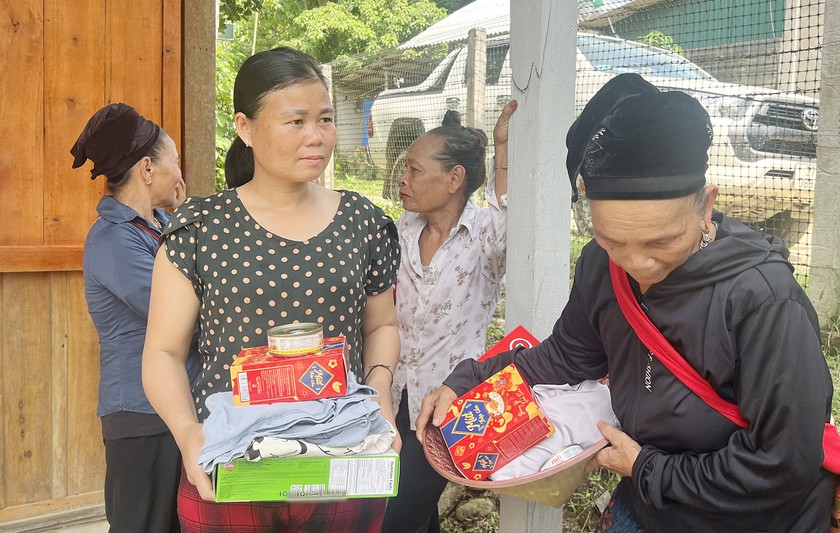"Nghĩa tình biên giới" đến với bà con, học sinh xã Châu Khê - Ảnh 4.