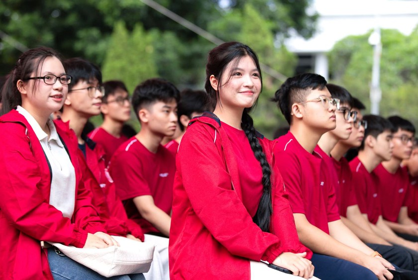 Nhịp trống khai trường và mệnh lệnh "thực chất" - Ảnh 1.