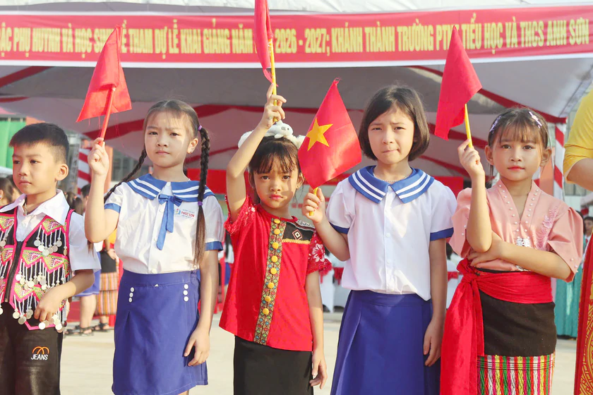 Điểm cầu Nghệ An khai giảng năm học mới trường học liên cấp biên giới - Ảnh 6.