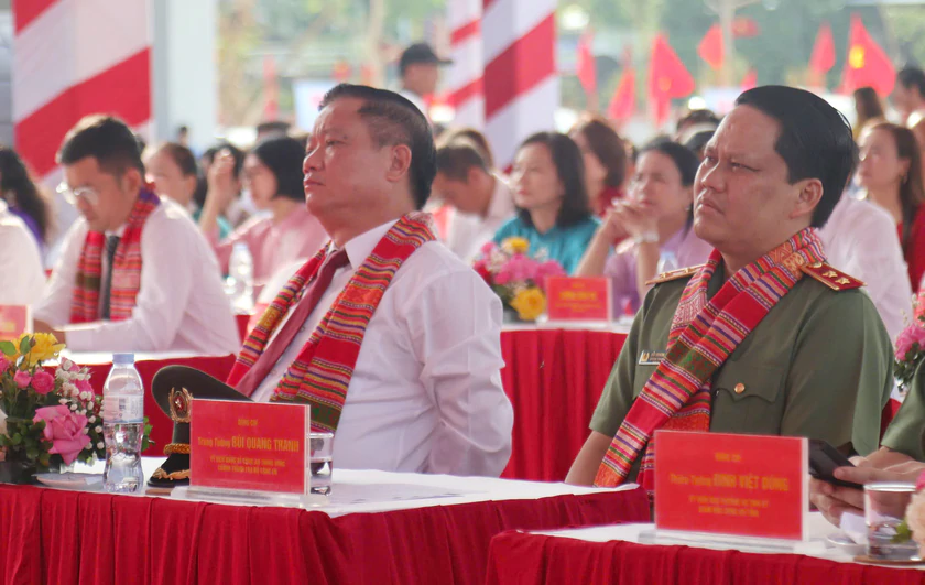 Điểm cầu Nghệ An khai giảng năm học mới trường học liên cấp biên giới - Ảnh 1.