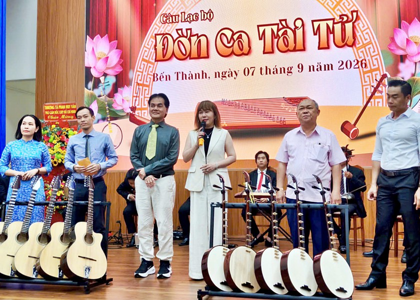 Trường công lập đầu tiên tại Thành phố Hồ Chí Minh đưa đờn ca tài tử vào giảng dạy miễn phí - Ảnh 1.