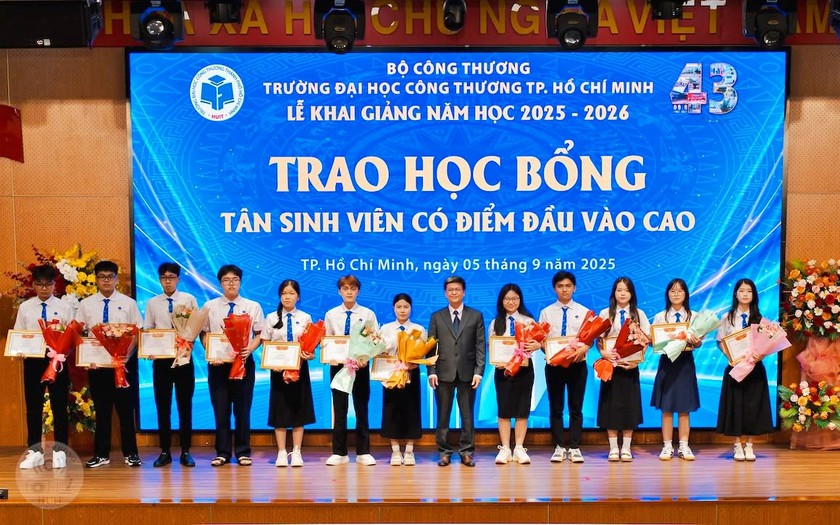 44 năm Trường Đại học C&ocirc;ng Thương Th&agrave;nh phố Hồ Ch&iacute; Minh: Tiếp tục vươn tầm, đồng h&agrave;nh c&ugrave;ng đất nước trong kỷ nguy&ecirc;n mới - Ảnh 3.