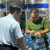 Khởi tố nhóm đối tượng sản xuất và bán 20.000 bình nước Lavie giả tại Hà Nội