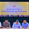 Hội Khuyến học tỉnh Hoà Bình bàn giao 2 khu "nhà khuyến học" - nhà ở công vụ cho trường học
