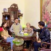 Bố làm chủ tịch, “cậu ấm” tự buôn giày kiếm tiền từ tuổi 15