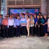Trao học bổng Gương sáng hiếu học cho sinh viên nghèo vượt khó Nguyễn Gia Bảo (Đồng Tháp)