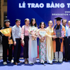 Cử nhân U70 và hành trình học tiếng Anh lúc nửa đêm