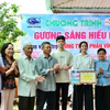 Quỹ Khuyến học Nguyễn Sinh Sắc cùng nhà tài trợ trao học bổng 31 triệu đồng cho "Gương sáng hiếu học" Cao Thị Huỳnh Thư
