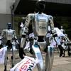 30 robot xuống đường ở Ba Lan, cảnh báo nguy cơ AI thay thế việc làm