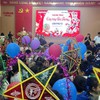 Những người làm báo xứ Nghệ mang Trung Thu đến trẻ em vùng biên