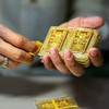 Giá vàng nối đà giảm, chuyên gia dự báo 3 kịch bản