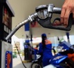Giá xăng giảm 630 đồng/lít, giá dầu giảm gần 2.000 đồng/lít