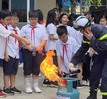 Học sinh trung học cơ sở Hà Nội trải nghiệm tình huống chữa cháy nổ