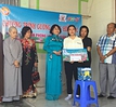 Chương trình "Gương sáng hiếu học" Đồng Tháp trao tài trợ cho học sinh Lý Thị Diễm Nghi