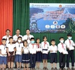 Thừa Thiên Huế: Gần 400 triệu đồng học bổng tặng học sinh và xây nhà tặng hộ nghèo