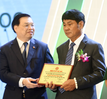 "Biến" lá sả bỏ đi thành tinh dầu, ông Huỳnh Ngọc Mừng nhận giải thưởng Khuyến học - Tự học thành tài