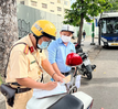 Giấy tờ bắt buộc phải có của người điều khiển xe máy khi Cảnh sát giao thông kiểm tra