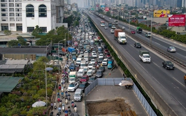 Hà Nội: Rào chắn thi công bất hợp lý gây cản trở giao thông nghiêm trọng