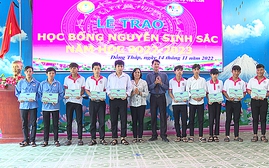 Trao học bổng Nguyễn Sinh Sắc cho 110 học sinh hoàn cảnh khó khăn tại Đồng Tháp