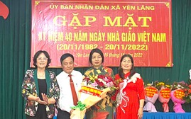 Hội Khuyến học tỉnh Phú Thọ tặng quà giáo viên, học sinh hoàn cảnh khó khăn nhân Ngày Nhà giáo Việt Nam