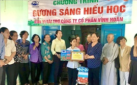 Đồng Tháp: Trao học bổng “Gương sáng hiếu học” tặng sinh viên Châu Trần Yến Nhi