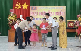 Hội Doanh nhân họ Trần Việt Nam trao quà khuyến học tại Bình Thuận