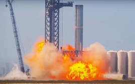 Elon Musk lên tiếng về vụ nổ tên lửa ngay trên bệ phóng

